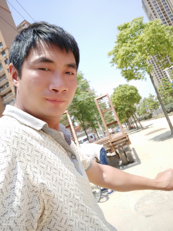 勇哥的第一张照片--连云港相亲服务中心