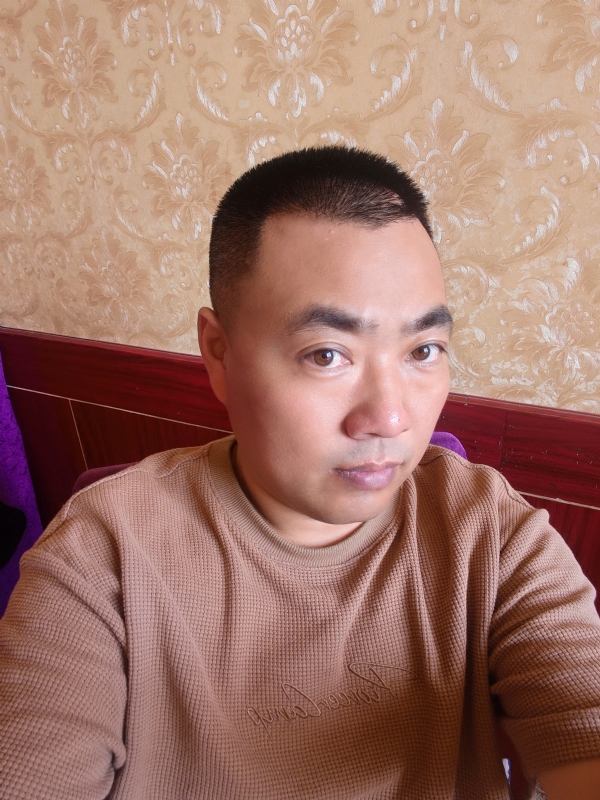 擦亮眼睛向前看的第一张照片--连云港相亲服务中心